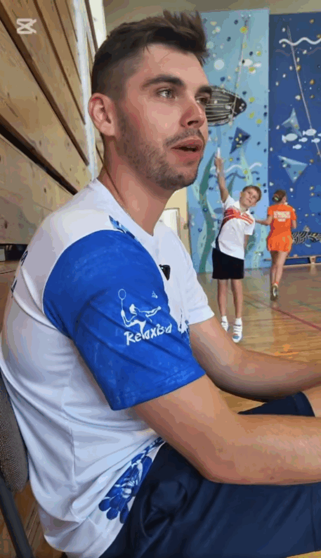 trener Mateusz Kędziora opowiada o wyzwaniach obozu badmintona kondycyjno – technicznego w Jastarni 07.2025