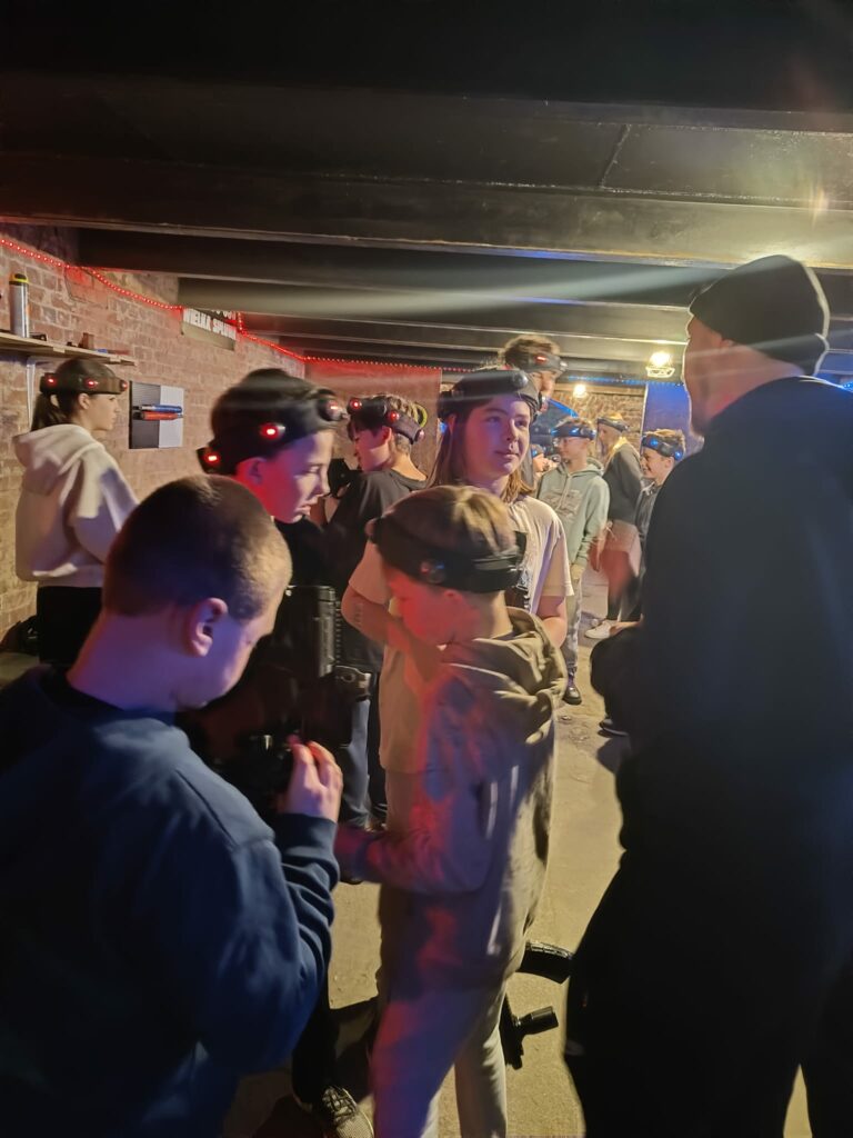 Międzynarodowy Zimowy Obóz Badmintona 2026 - integracja laser tag